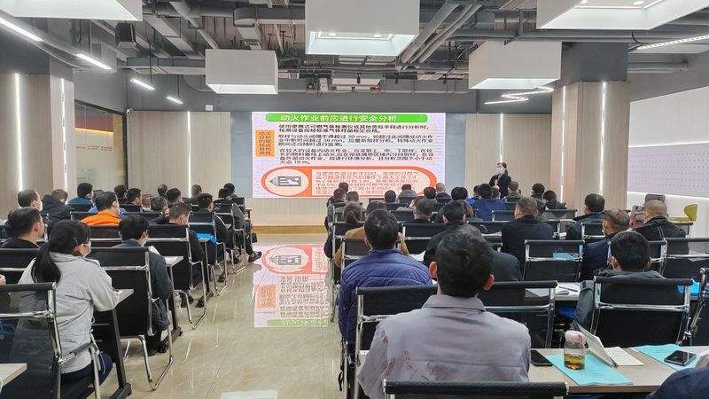 技能培训公司的收费标准通常由以下几个部分构成：